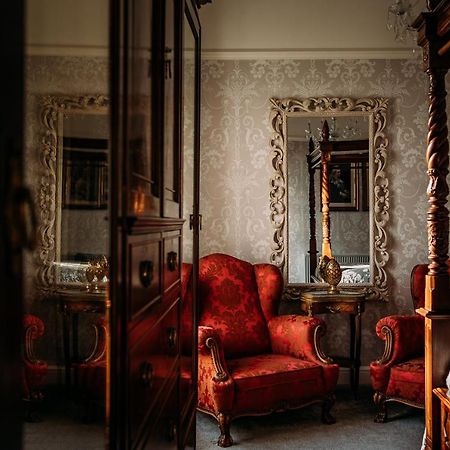 The Queens Hotel Литам Сент Аннс Екстериор снимка