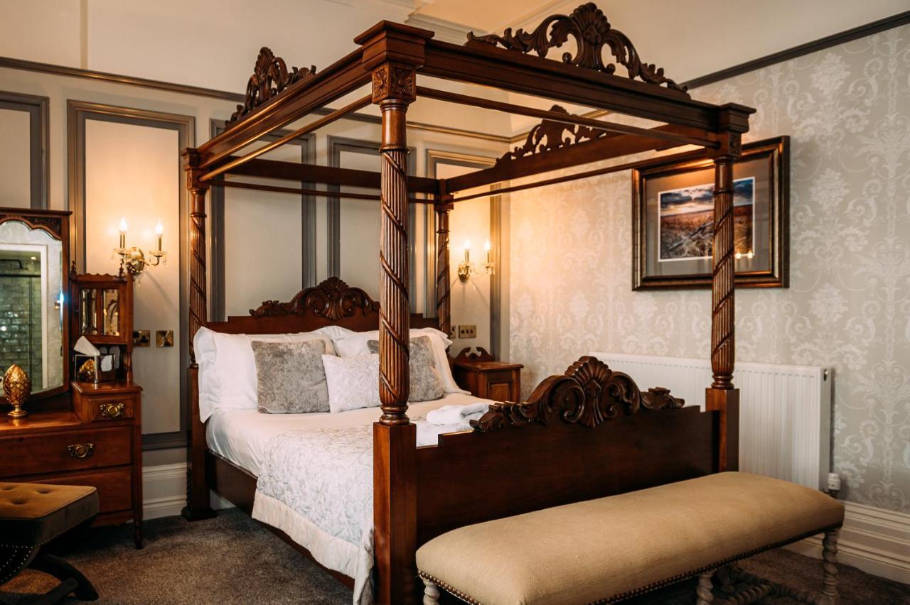 The Queens Hotel Литам Сент Аннс Екстериор снимка