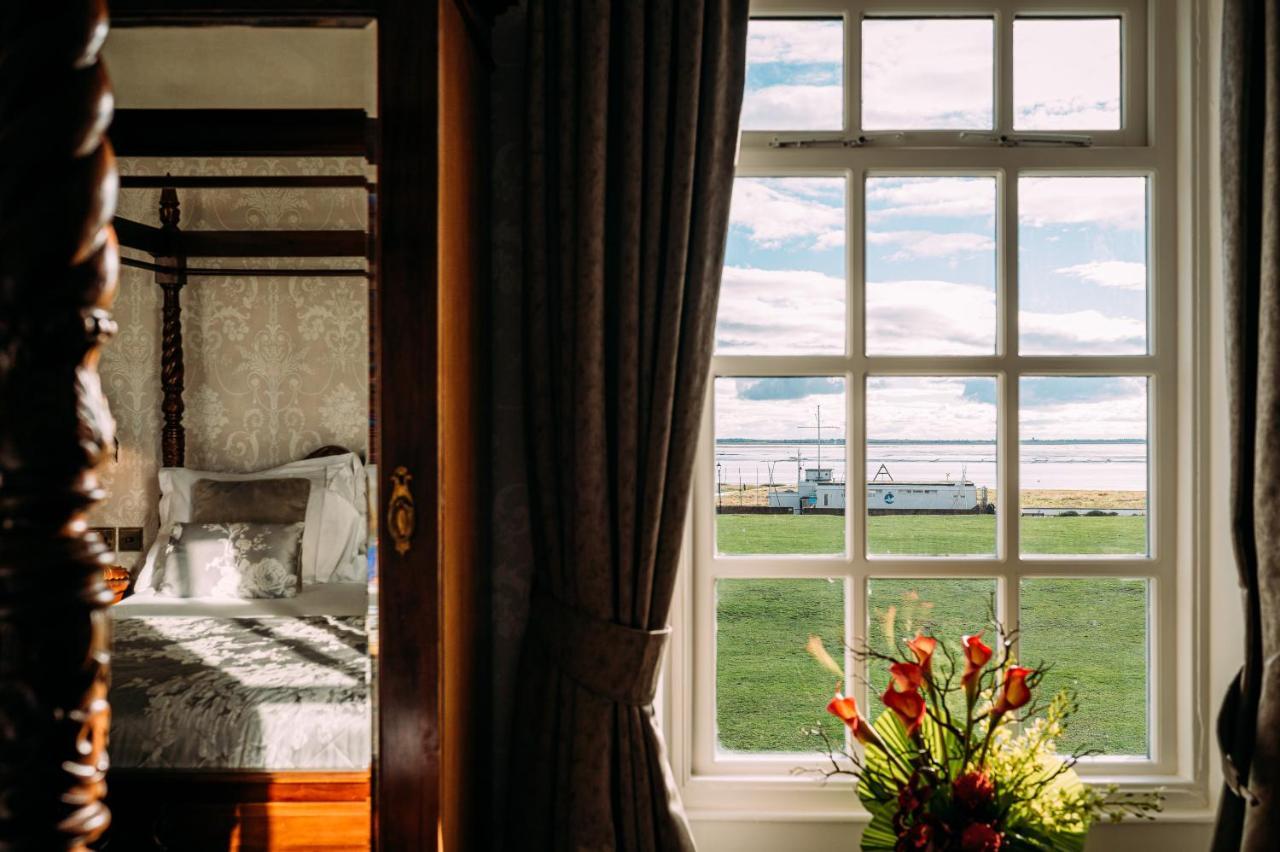 The Queens Hotel Литам Сент Аннс Екстериор снимка
