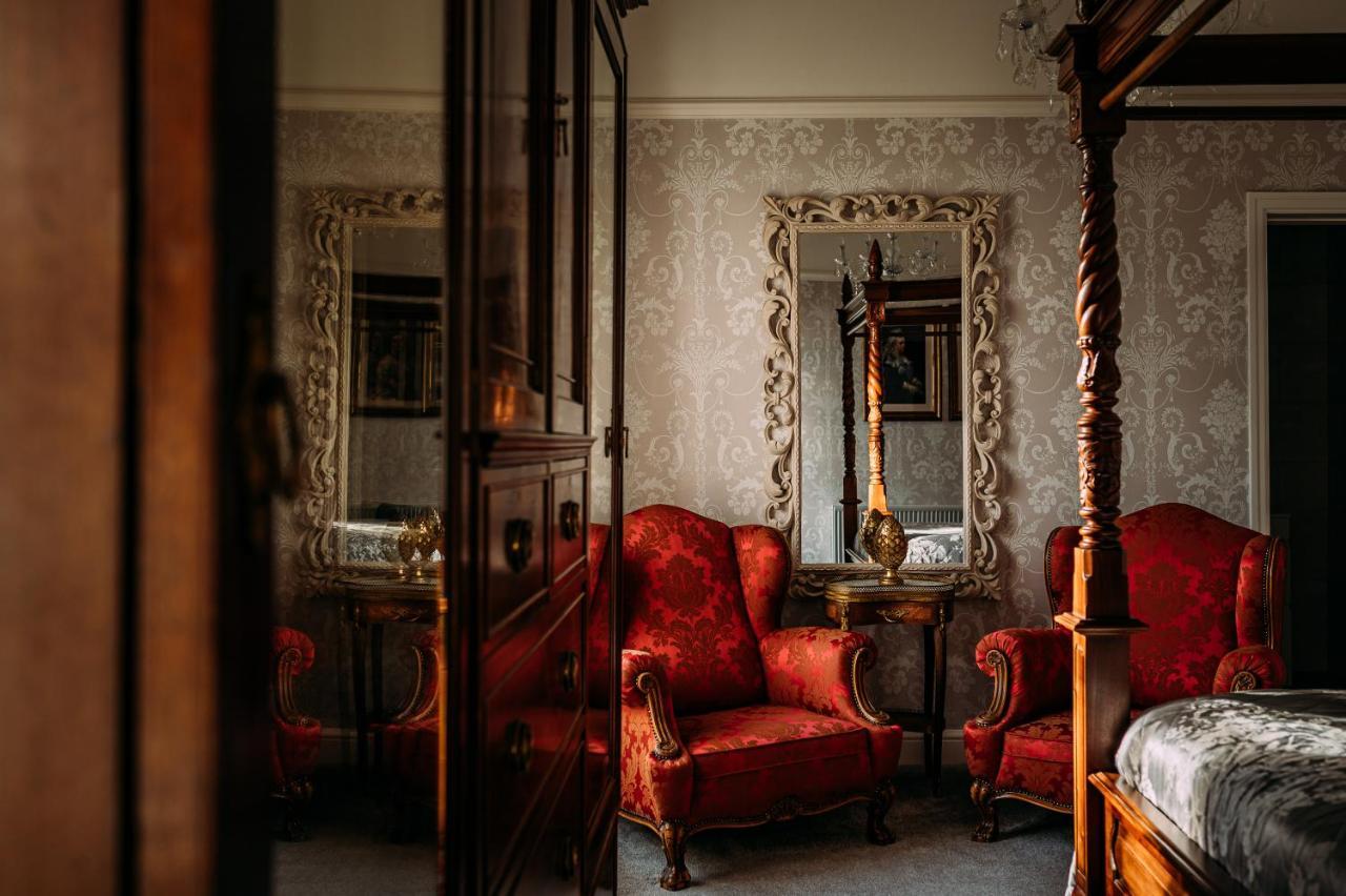The Queens Hotel Литам Сент Аннс Екстериор снимка