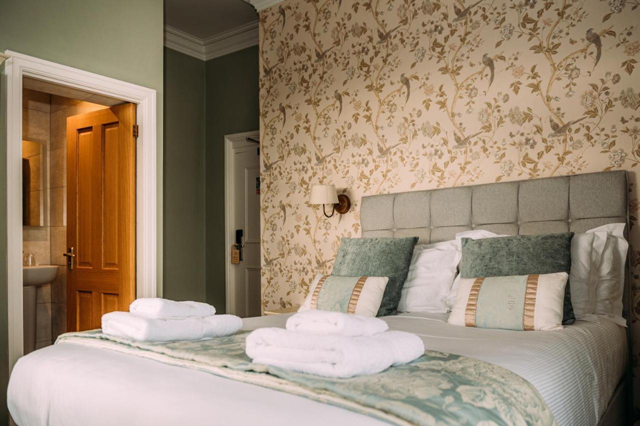 The Queens Hotel Литам Сент Аннс Екстериор снимка