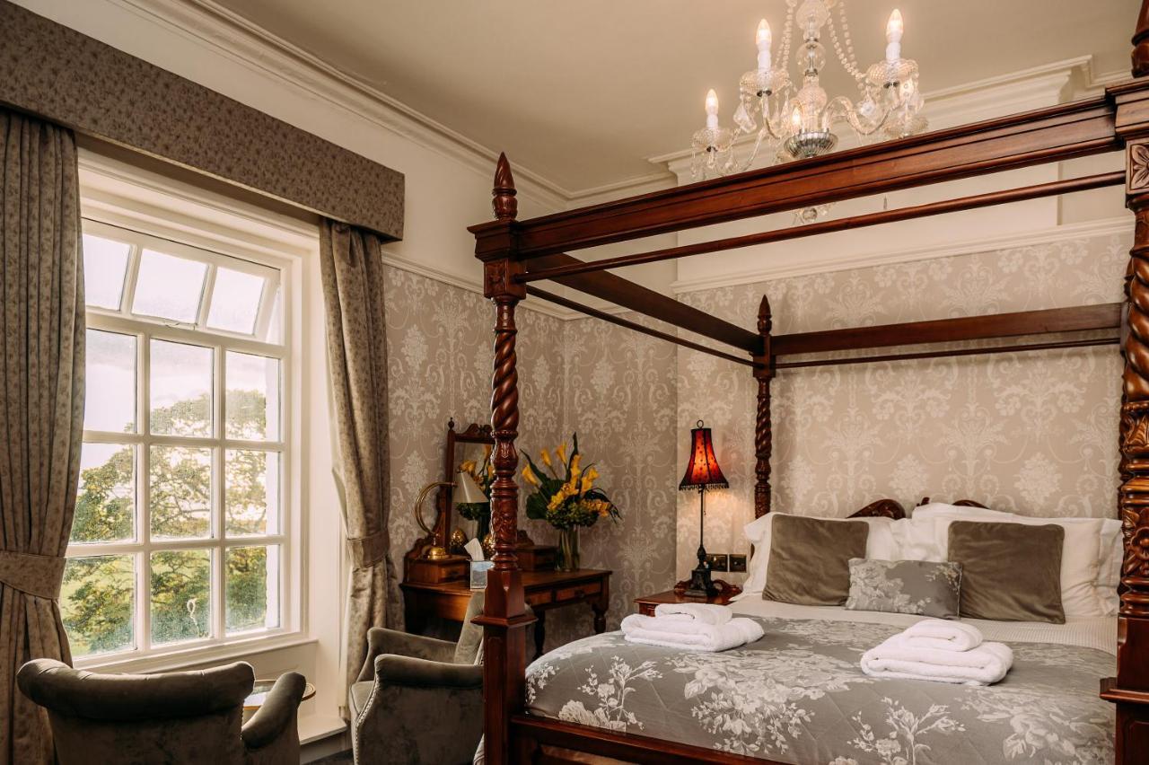 The Queens Hotel Литам Сент Аннс Екстериор снимка