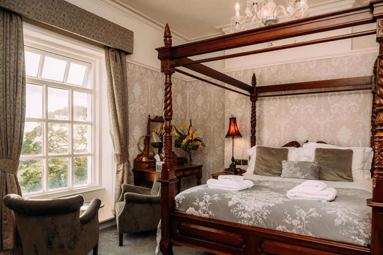 The Queens Hotel Литам Сент Аннс Екстериор снимка