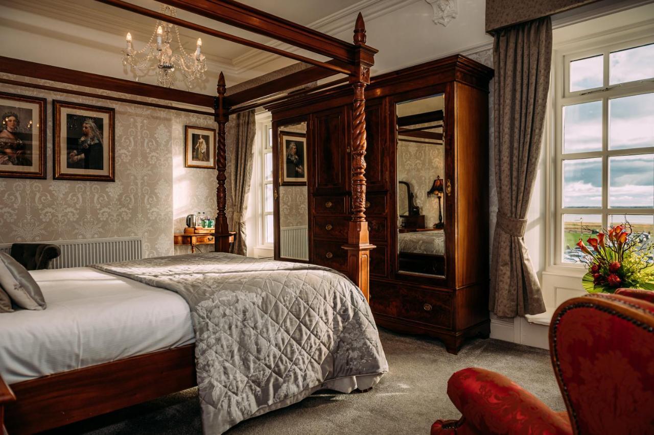 The Queens Hotel Литам Сент Аннс Екстериор снимка