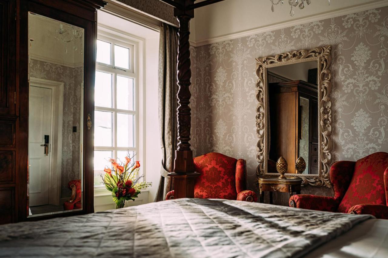 The Queens Hotel Литам Сент Аннс Екстериор снимка