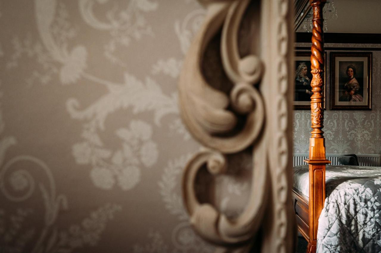 The Queens Hotel Литам Сент Аннс Екстериор снимка