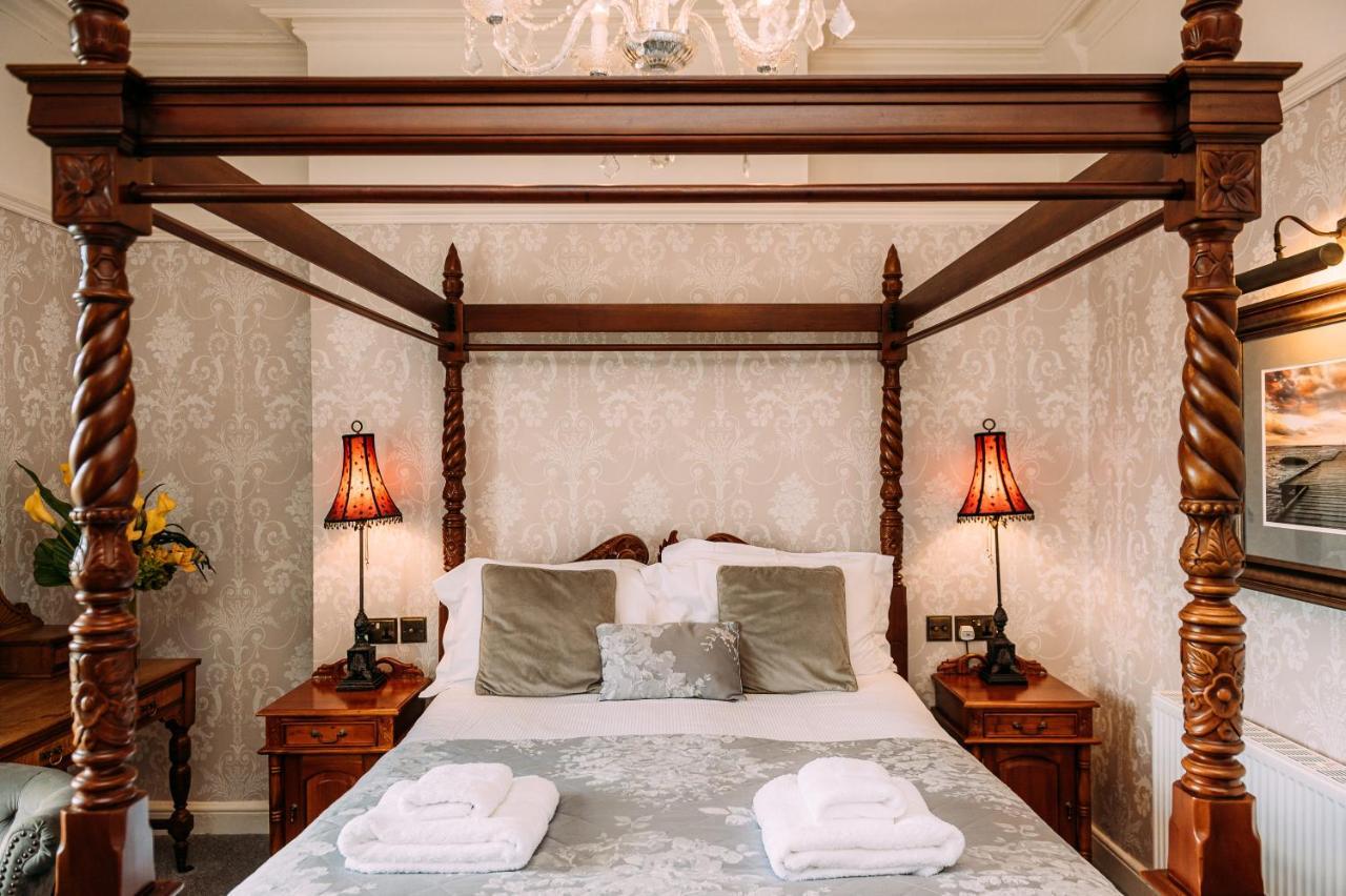 The Queens Hotel Литам Сент Аннс Екстериор снимка
