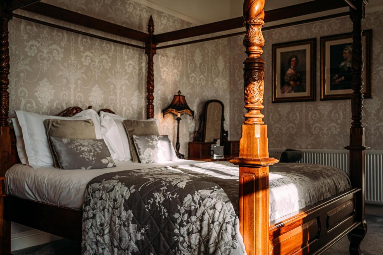 The Queens Hotel Литам Сент Аннс Екстериор снимка