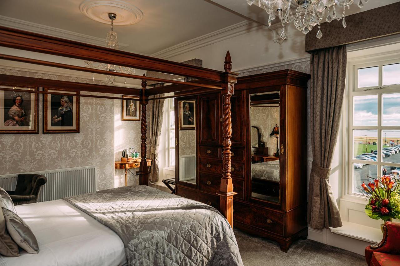 The Queens Hotel Литам Сент Аннс Екстериор снимка