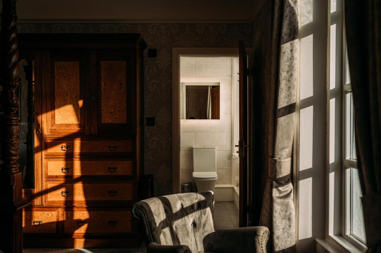 The Queens Hotel Литам Сент Аннс Екстериор снимка