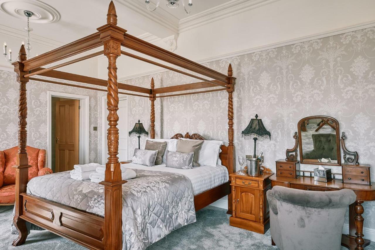The Queens Hotel Литам Сент Аннс Екстериор снимка